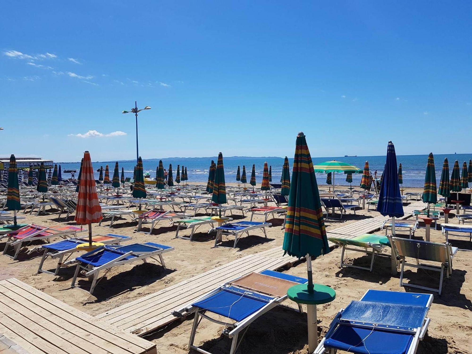 Sea View Apartments In Dıraç Dış mekan fotoğraf